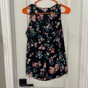 Candie’s floral sleeveless blouse v neck Medium